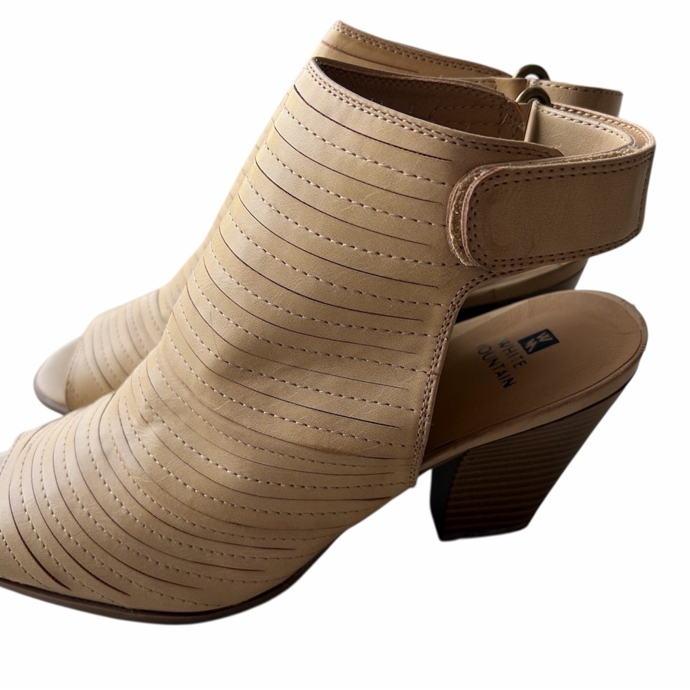 White Mountain Tan Cutout Peep-Toe Block Heel Sandals